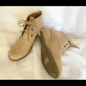 NWOT Suede WedgeHeel Booties/11